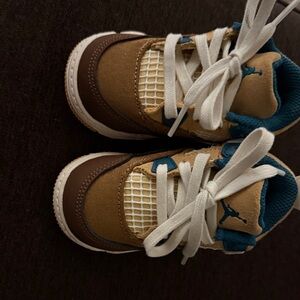 Kids Brown and Blue Sneakers

Jordan Baby Shoe size 5c worn once & was too small